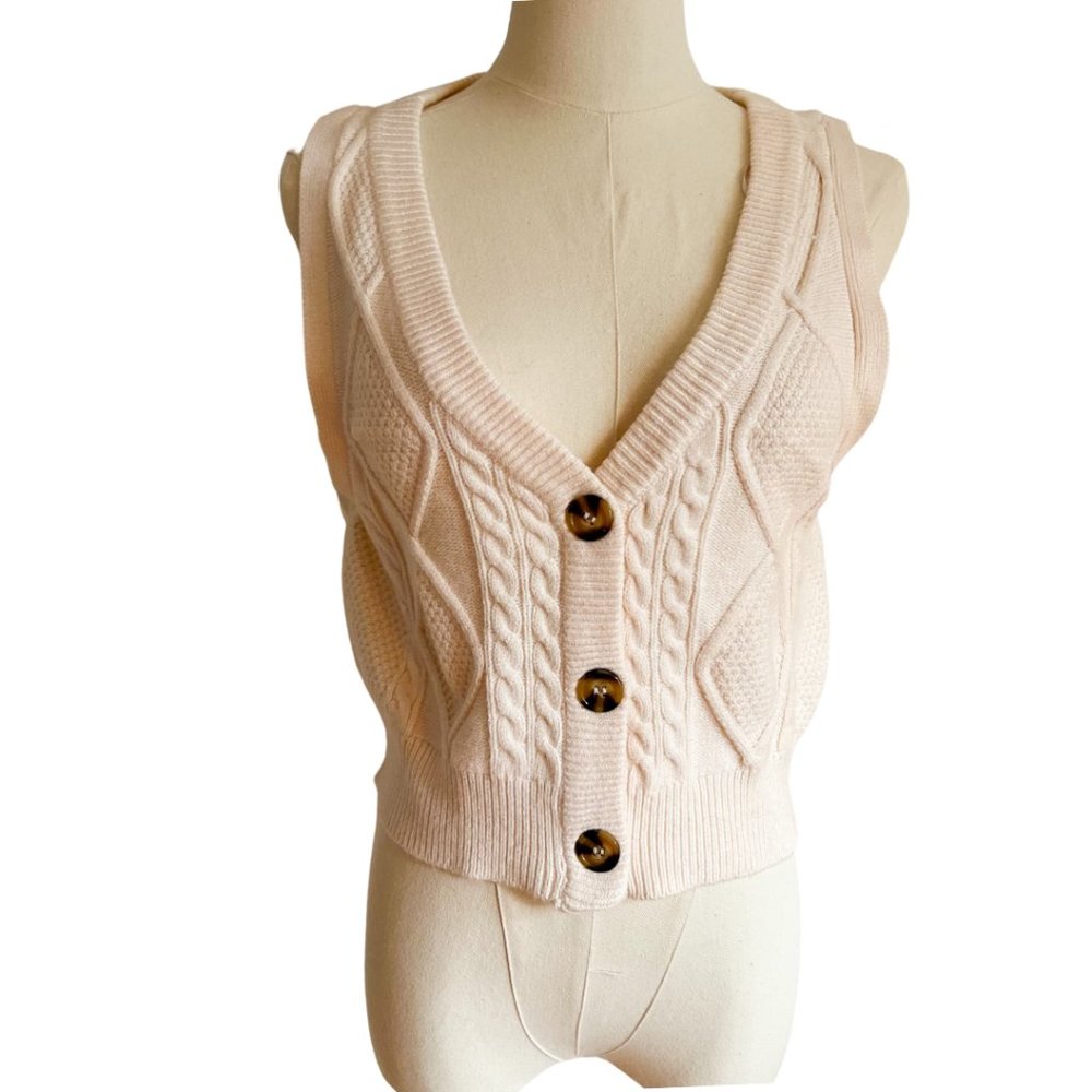 Cable knit v-neck sweater vest - Size Medium